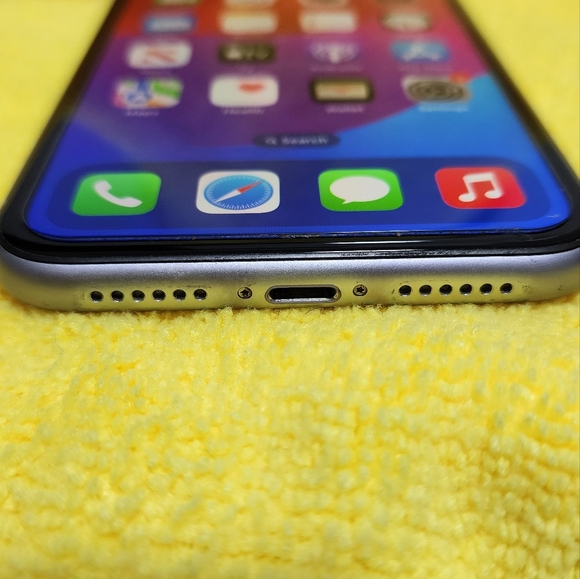 iPhone 11 Pearl White - Picture 9 of 10